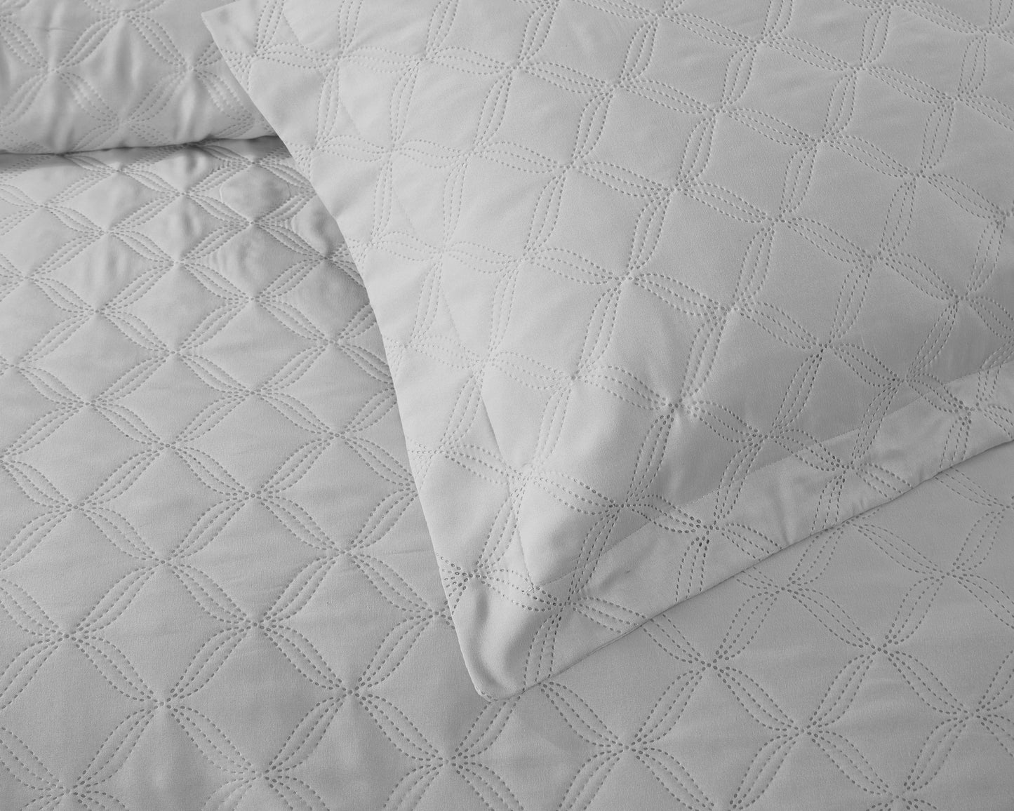 Lovatiesė su pagalvių užvalkalais pilkos spalvos