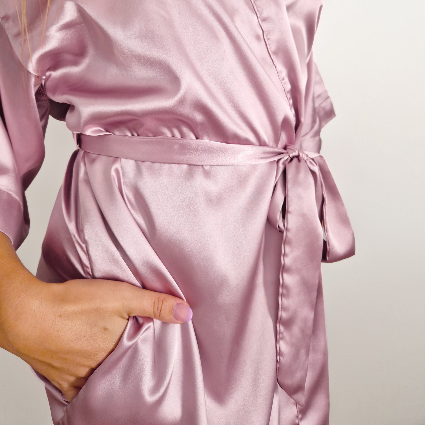 Prabangus Satino chalatas-kimono