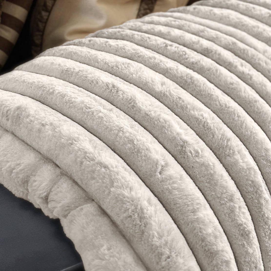 Prabangus dirbtinio kailio pledas Rib Rabbit Fur