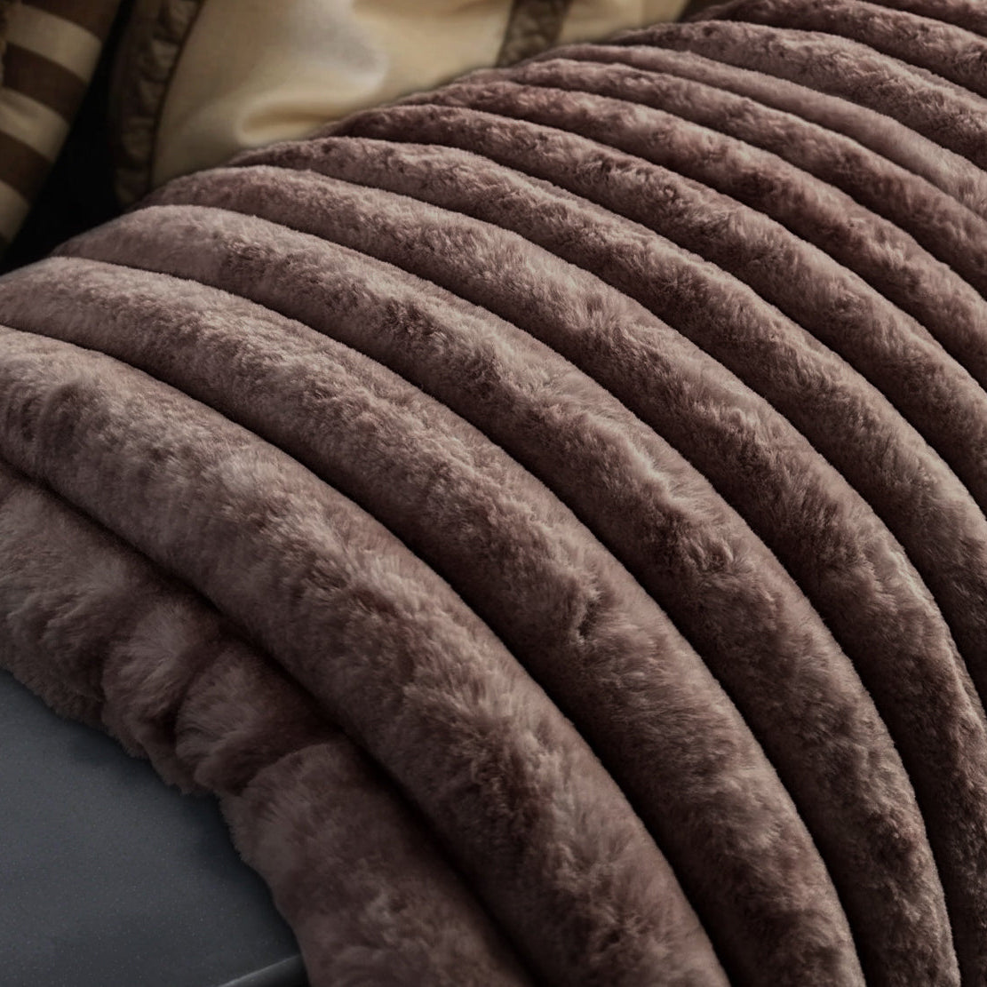 Prabangus dirbtinio kailio pledas Rib Rabbit Fur